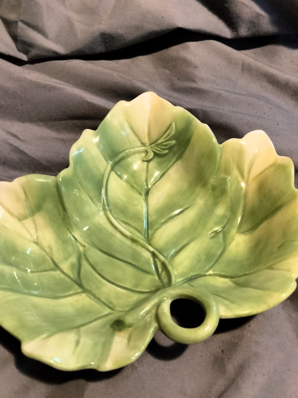 Fitz And Floyd Leaf-Shaped Ceramic Serving Dish in Green